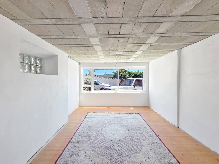To Let 2 Bedroom Property for Rent in Vredehoek Western Cape